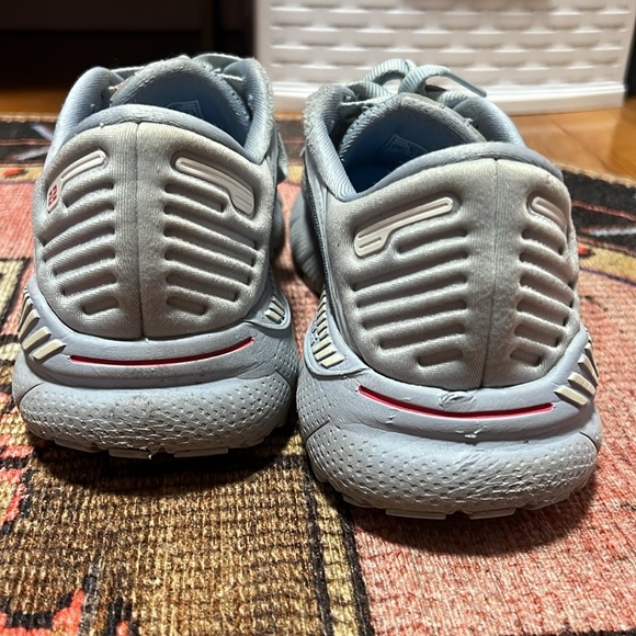 Women’s Brooks Adrenaline GTS 22 - Picture 2 of 3